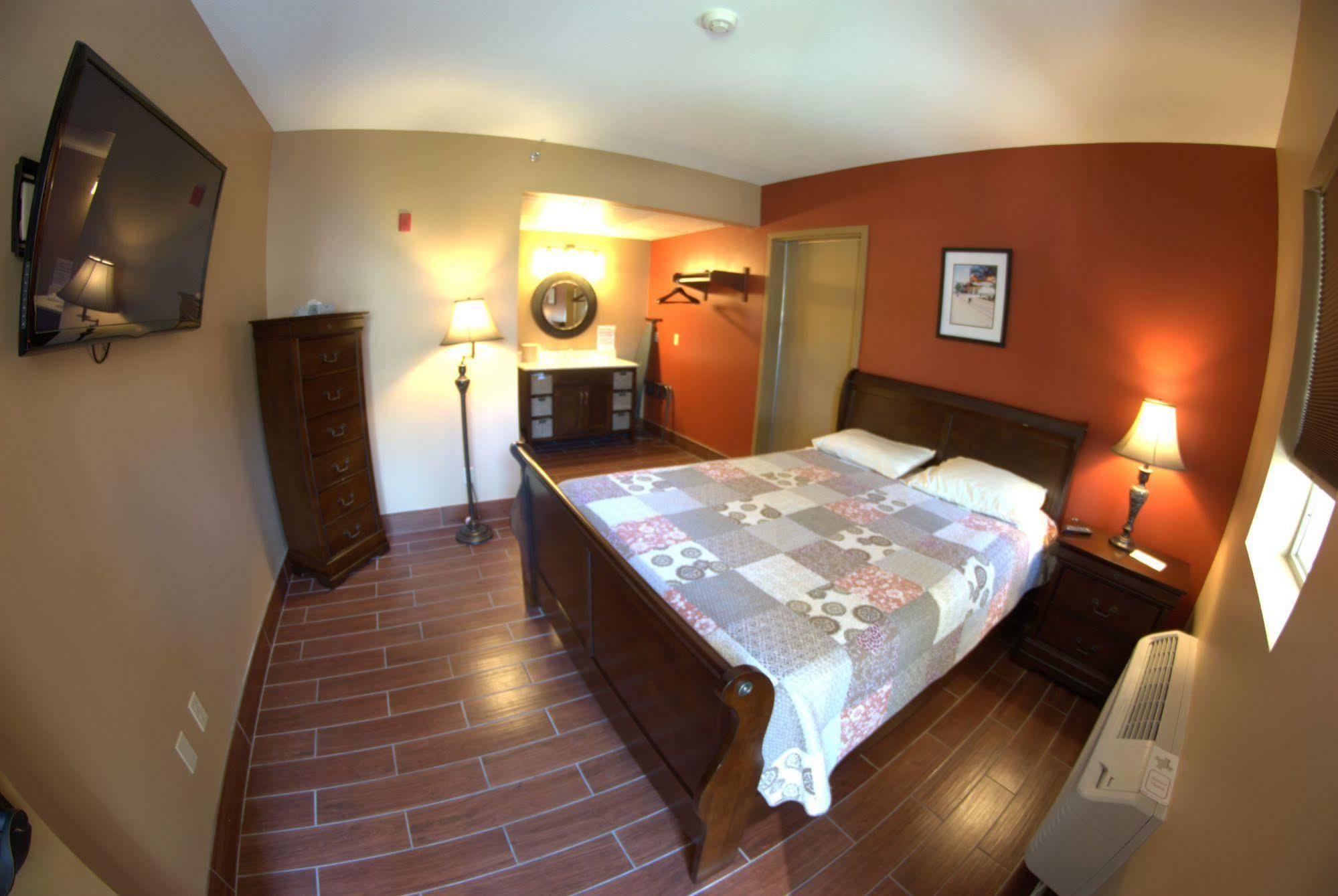 Put-In-Bay Victory Station Hotel Ngoại thất bức ảnh