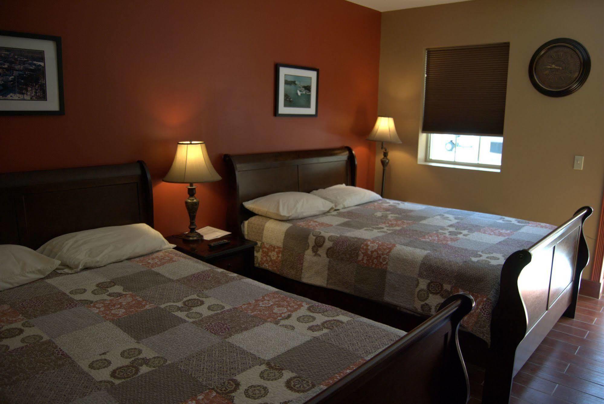 Put-In-Bay Victory Station Hotel Ngoại thất bức ảnh